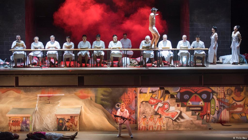 La Stampa announces Glass Akhnaten Premiere in Italy.